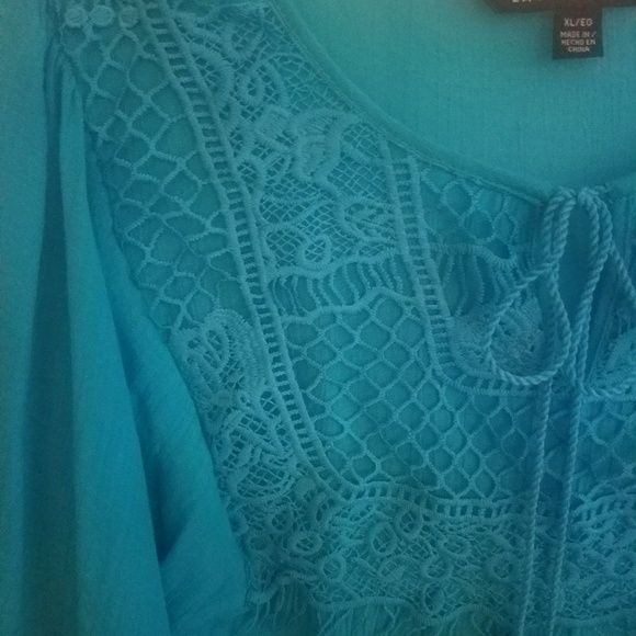 Lace trimmed peasant top - Picture 3 of 3